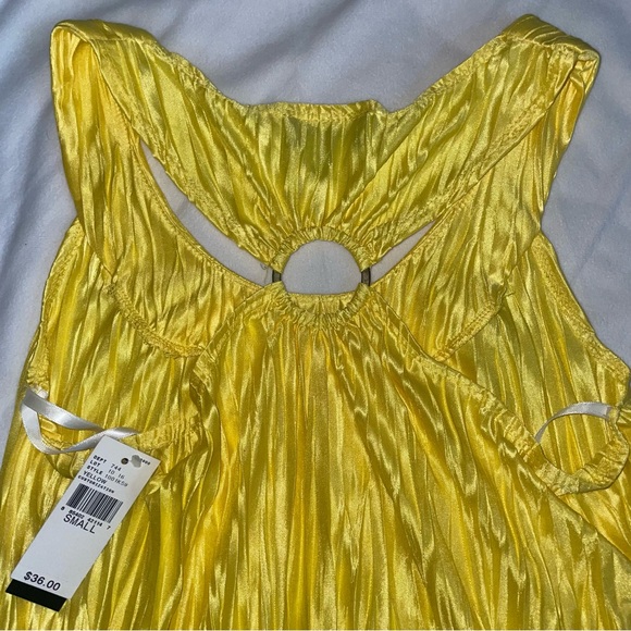 🆕NWT Women’s Byer California Yellow Ruched Cut Out Tank Top Size Small - Picture 8 of 9